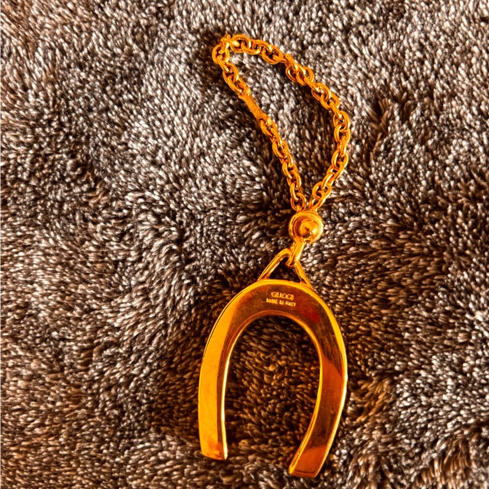 Gucci Gold and Green Horseshoe Charm - Picture 3 of 3